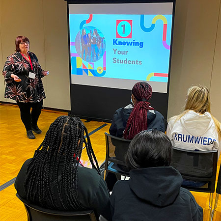 Anna M. Quinzio-Zafran leads a breakout session on lesson planning.