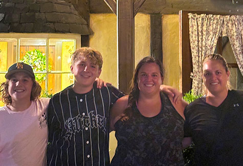 Gerrie Aulisa (second from right) and her identical twin sister, Jamie Peterson, visited Walt Disney World with Peterson’s sons.